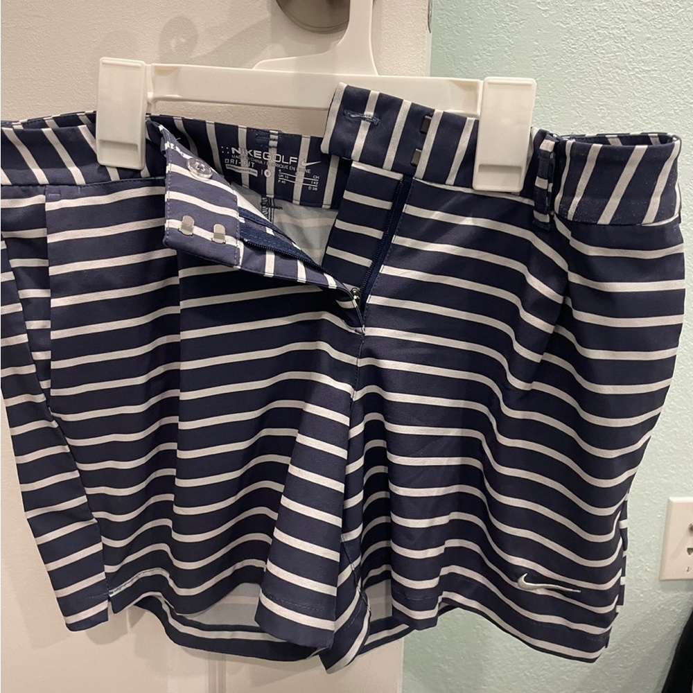Nike women’s golf shorts striped size 8